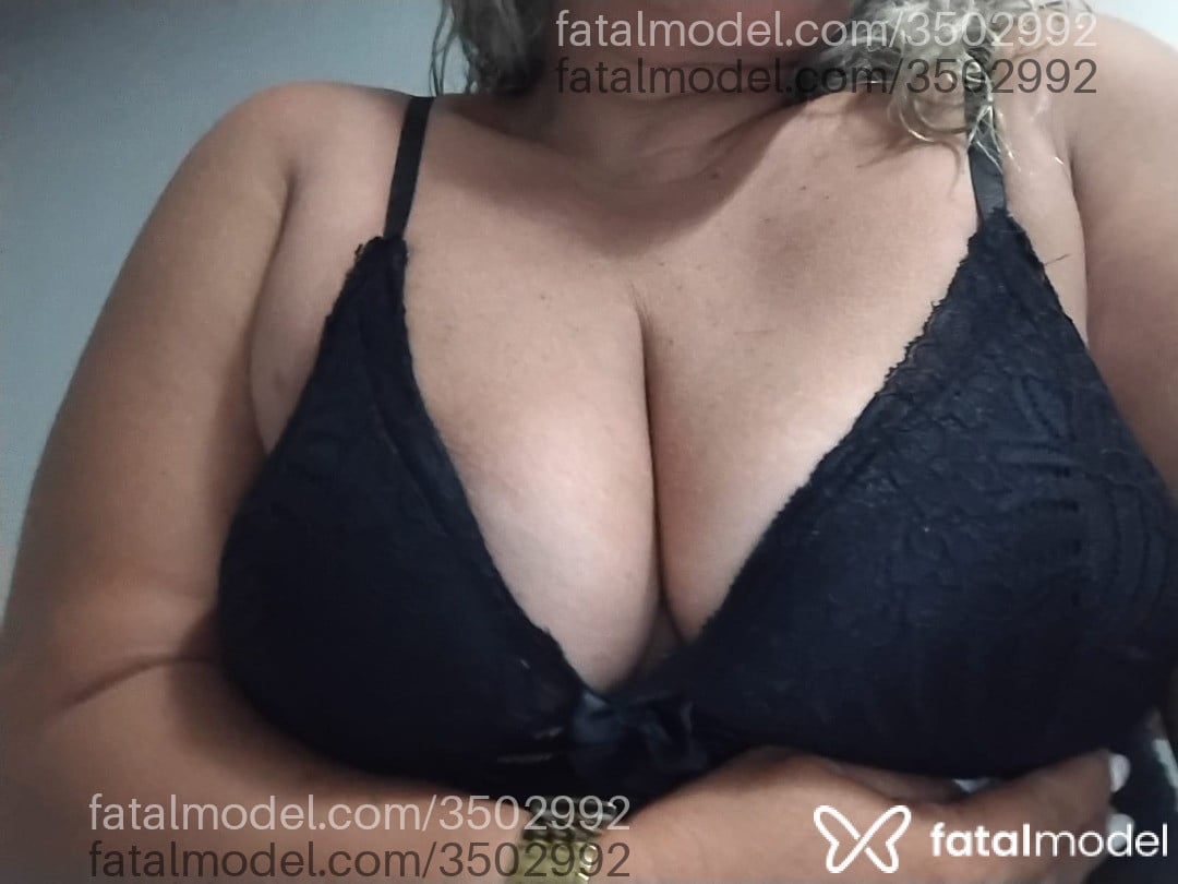 Acompanhante mulher loira (o) de olhos castanhos - Manuela