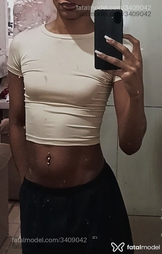 Acompanhante mulher trans ruiva (o) de olhos castanhos - Coutinho