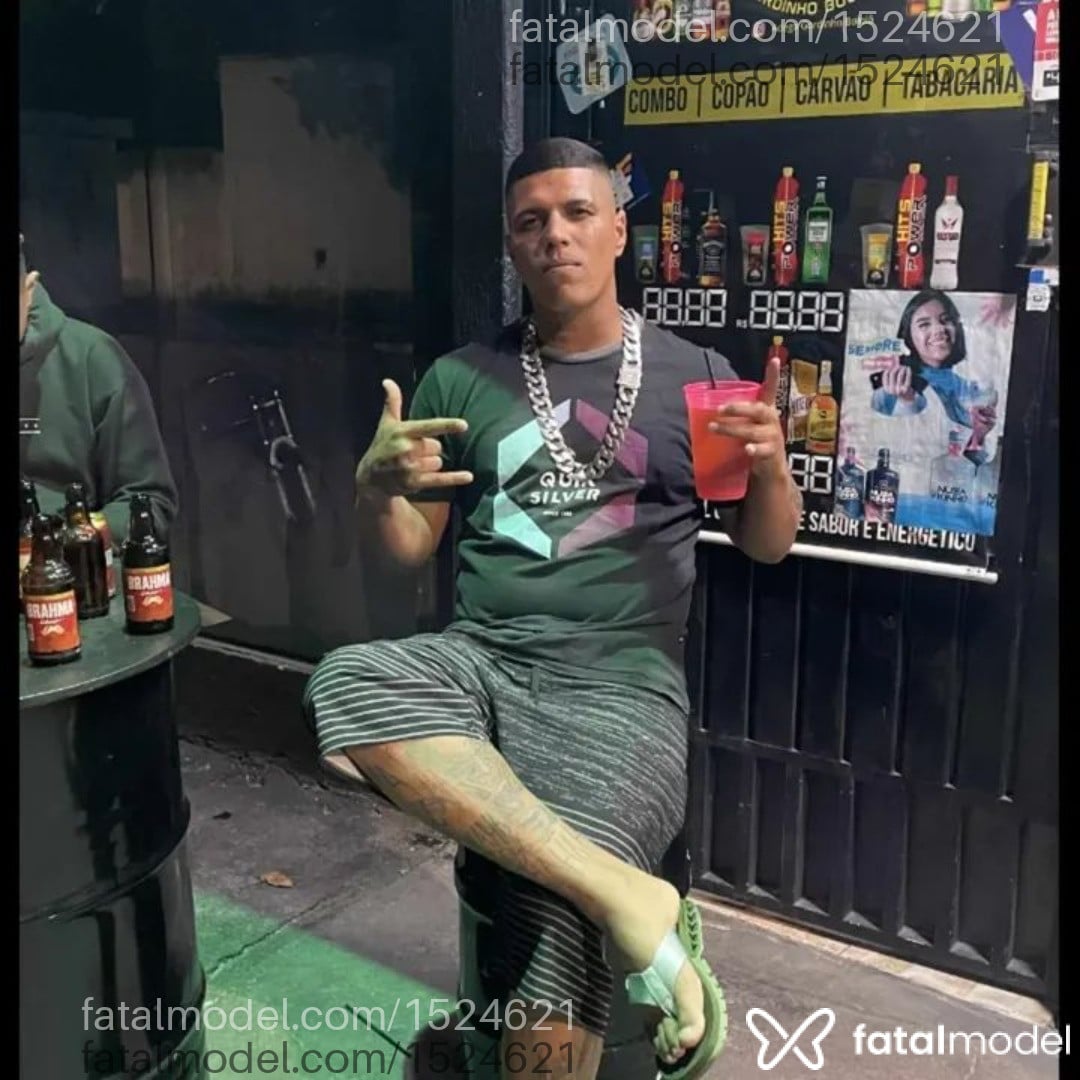 Acompanhante homem com cabelo castanho de olhos castanhos - João