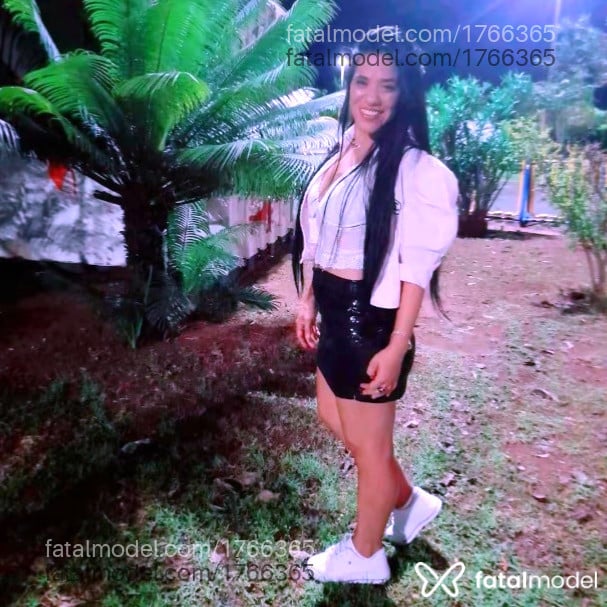 Acompanhante mulher morena (o) de olhos castanhos - Diláa