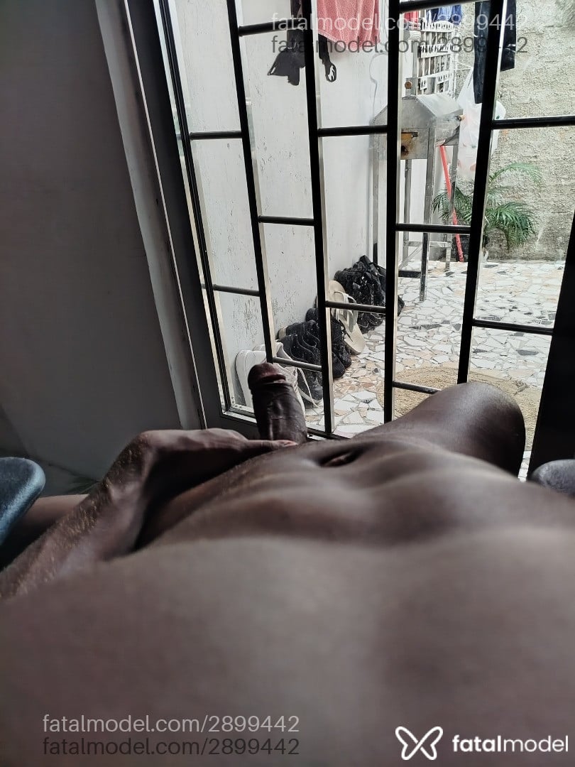 Acompanhante homem morena (o) de olhos castanhos - Pretos****