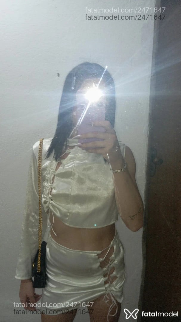 Acompanhante mulher trans com cabelo castanho de olhos verdes - Luanny Moura