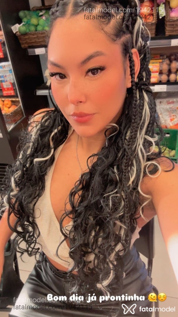 Acompanhante mulher morena (o) de olhos castanhos - Victória