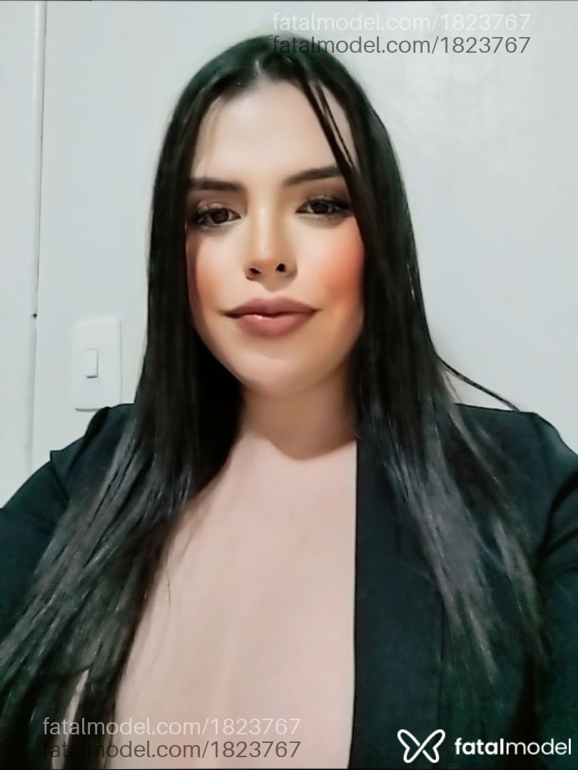Acompanhante mulher trans morena (o) de olhos castanhos - Alicia
