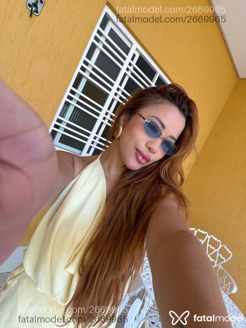Acompanhante mulher ruiva (o) de olhos castanhos - Virgínia