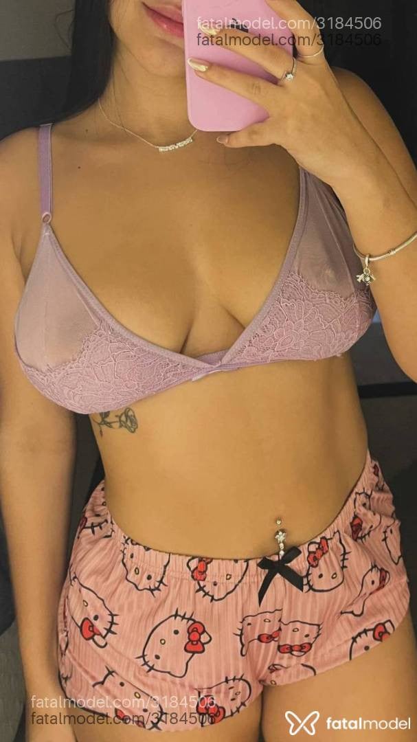 Acompanhante mulher morena (o) de olhos castanhos - Vitória