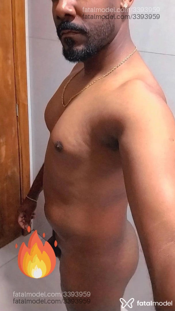 Acompanhante homem com cabelo castanho de olhos castanhos - Lucas