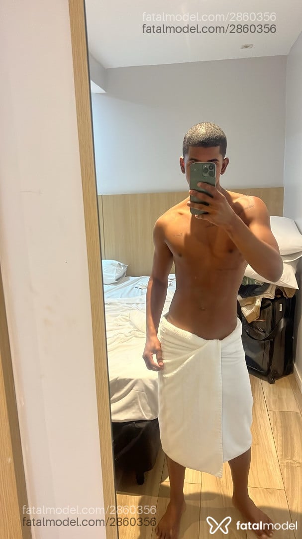 Acompanhante homem morena (o) de olhos castanhos - Pietro