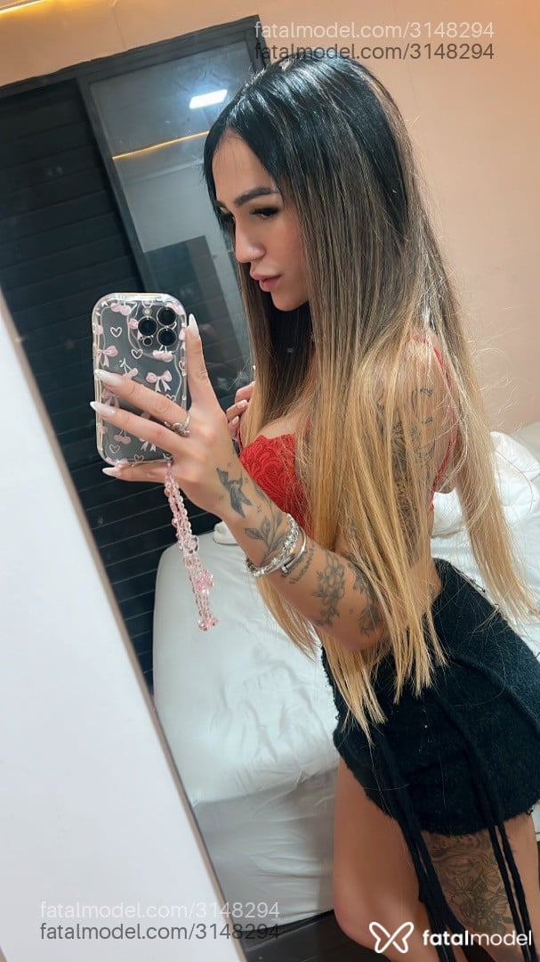 Acompanhante mulher trans morena (o) de olhos pretos - Jasminy Santini