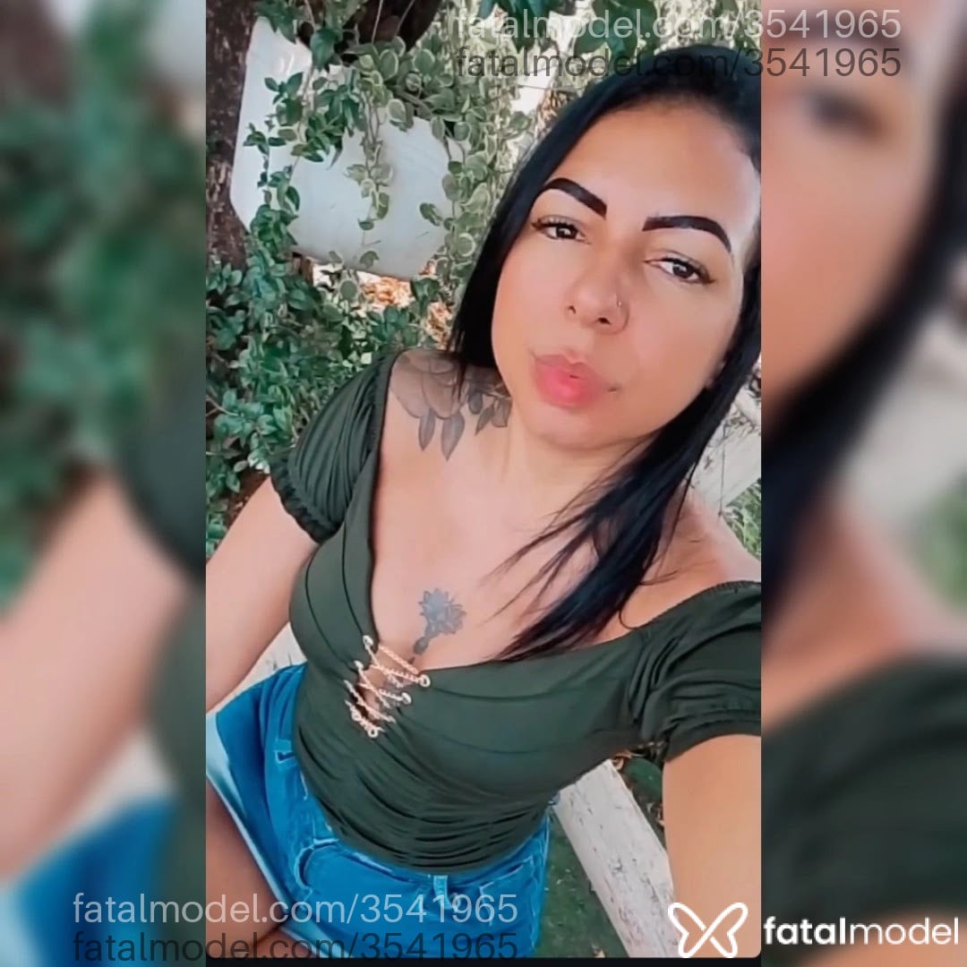 Acompanhante mulher com cabelo castanho de olhos castanhos - Bruna