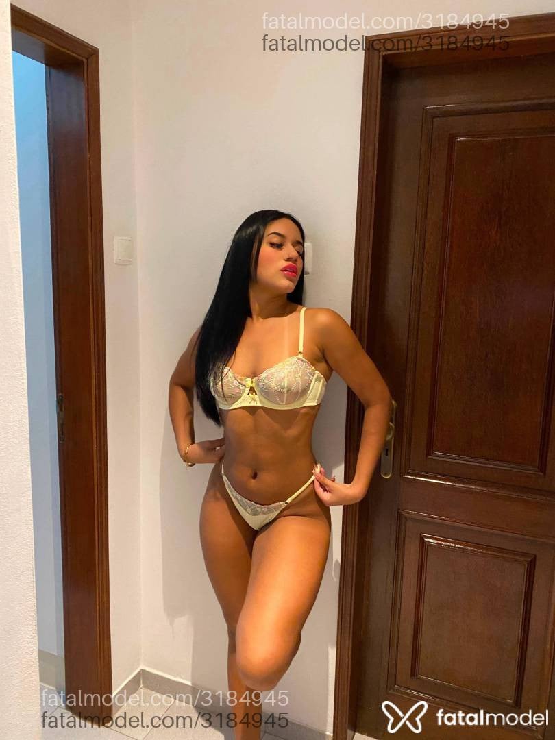 Acompanhante mulher morena (o) de olhos pretos - Isabella