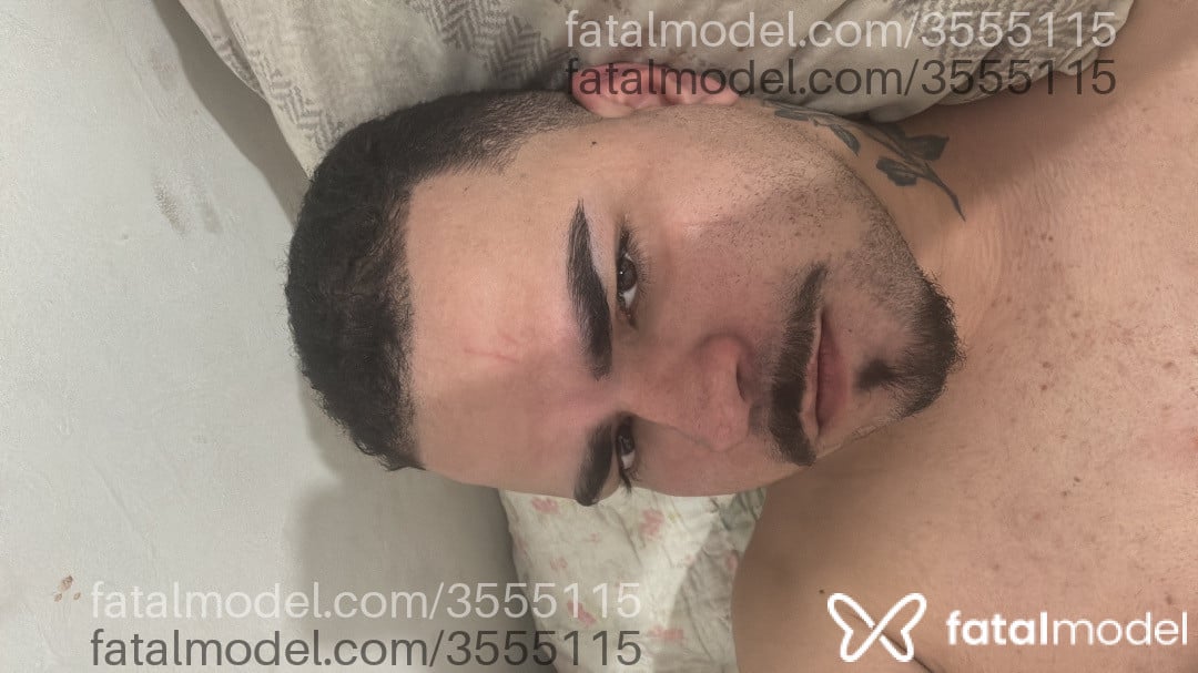 Acompanhante homem com cabelo castanho de olhos castanhos - Rodrigo Acompanhante homem com cabelo castanho de olhos castanhos - Rodrigo