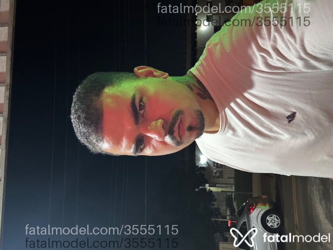 Acompanhante homem com cabelo castanho de olhos castanhos - Rodrigo Acompanhante homem com cabelo castanho de olhos castanhos - Rodrigo