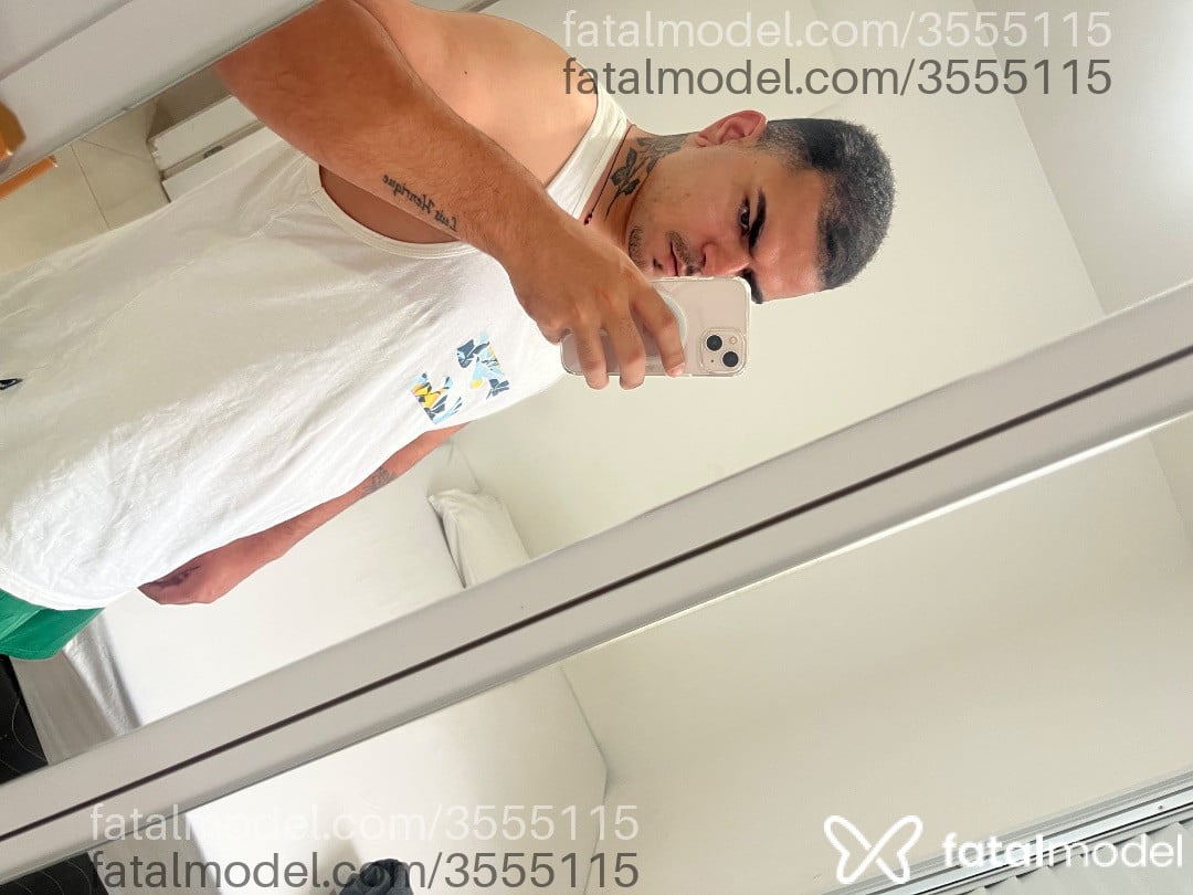 Acompanhante homem com cabelo castanho de olhos castanhos - Rodrigo Acompanhante homem com cabelo castanho de olhos castanhos - Rodrigo