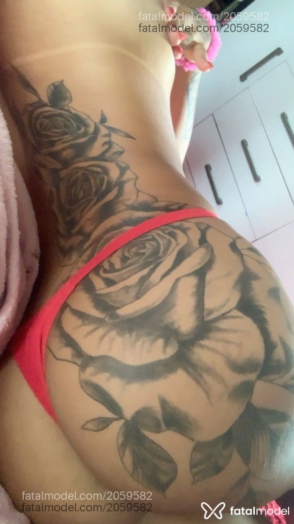 Acompanhante mulher trans morena (o) de olhos pretos - Yara