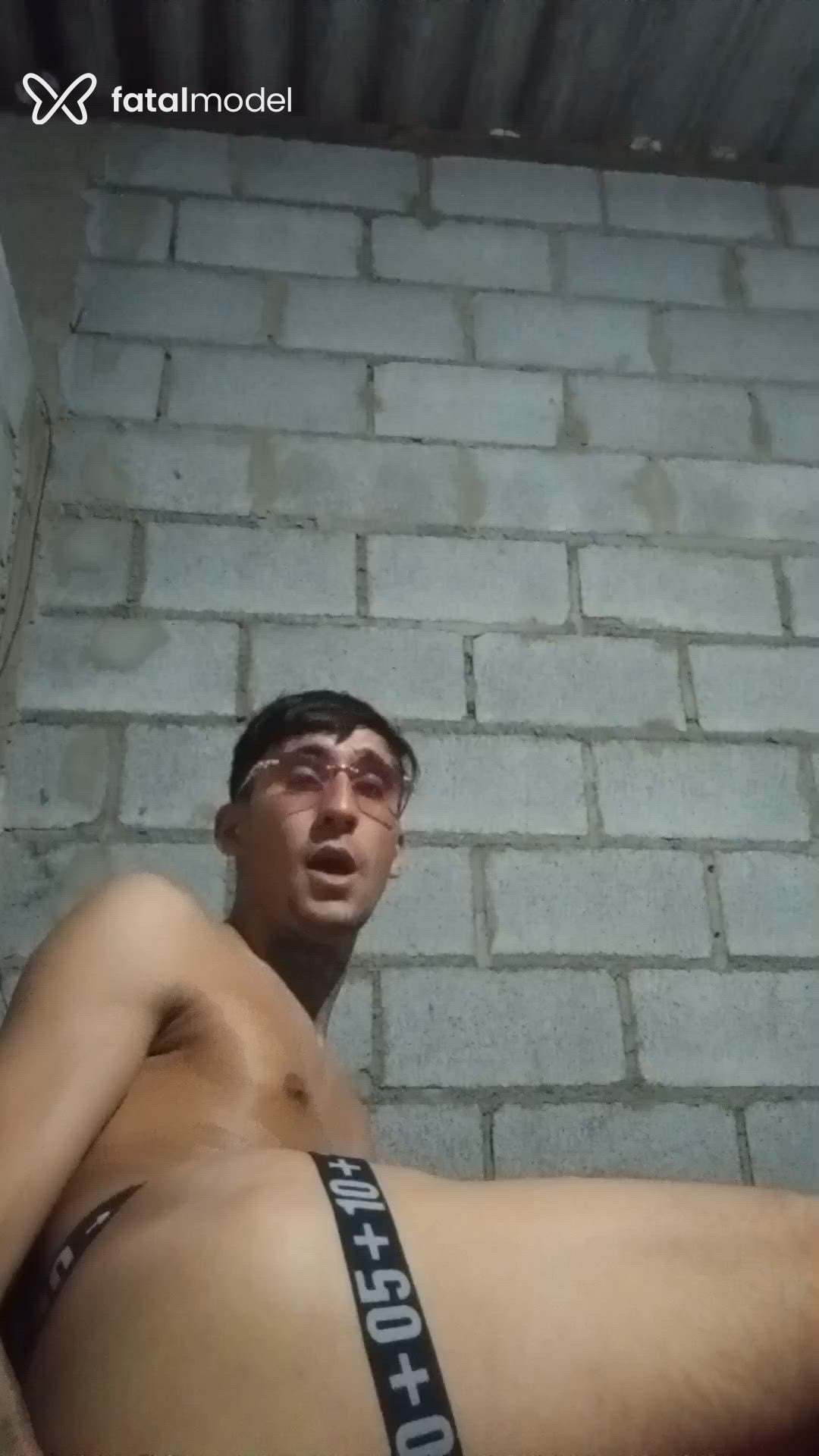 Acompanhante homem com cabelo castanho de olhos castanhos em Cotia Acompanhante homem com cabelo castanho de olhos castanhos em Cotia - Théo Coibra