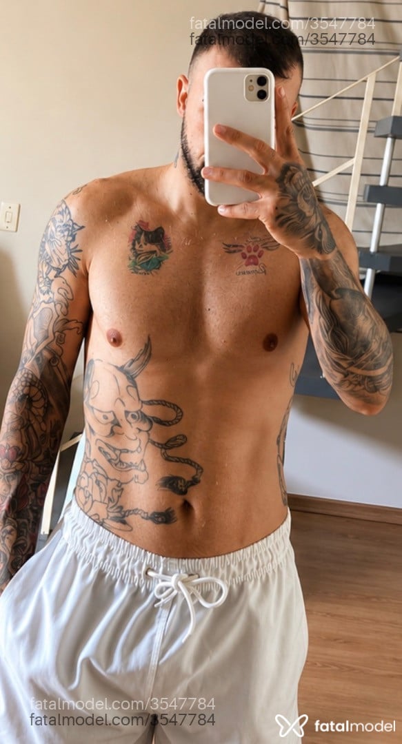 Acompanhante homem morena (o) de olhos pretos - Dolly
