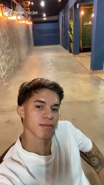 Acompanhante homem com cabelo castanho de olhos castanhos - Fernandes Acompanhante homem com cabelo castanho de olhos castanhos - Fernandes