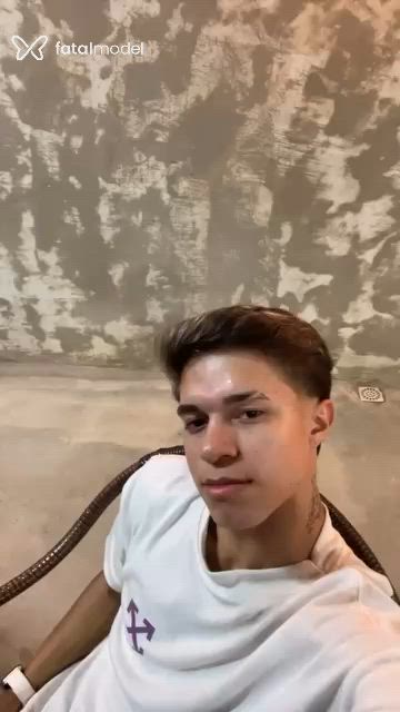 Acompanhante homem com cabelo castanho de olhos castanhos - Fernandes Acompanhante homem com cabelo castanho de olhos castanhos - Fernandes