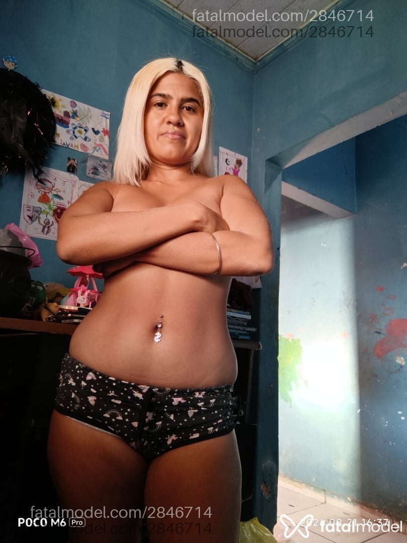 Acompanhante mulher loira (o) de olhos castanhos - Rayyy