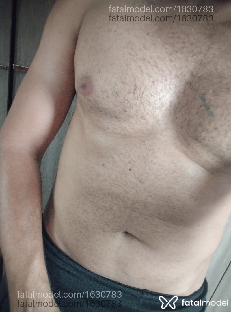 Acompanhante homem com cabelo grisalho de olhos pretos - Paulo