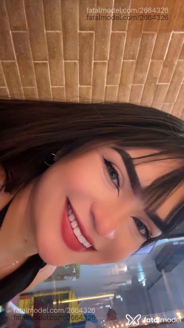 Acompanhante mulher morena (o) de olhos castanhos - Maria
