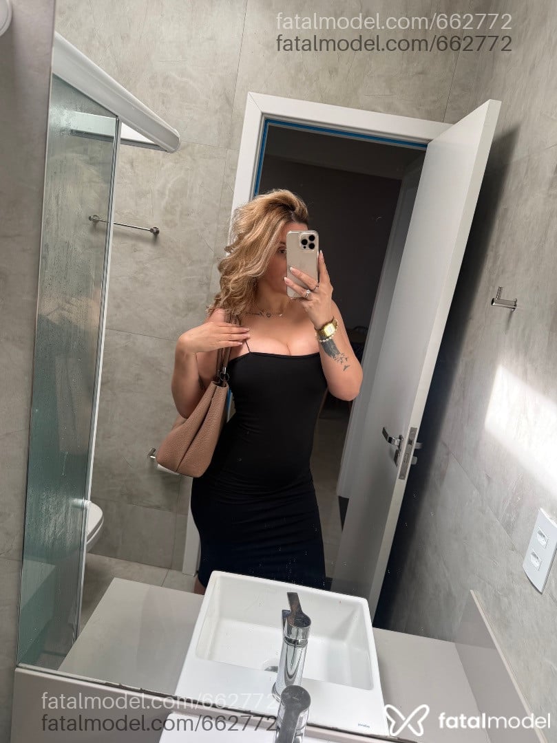 Acompanhante mulher loira (o) de olhos castanhos - Bruna Meneghetti