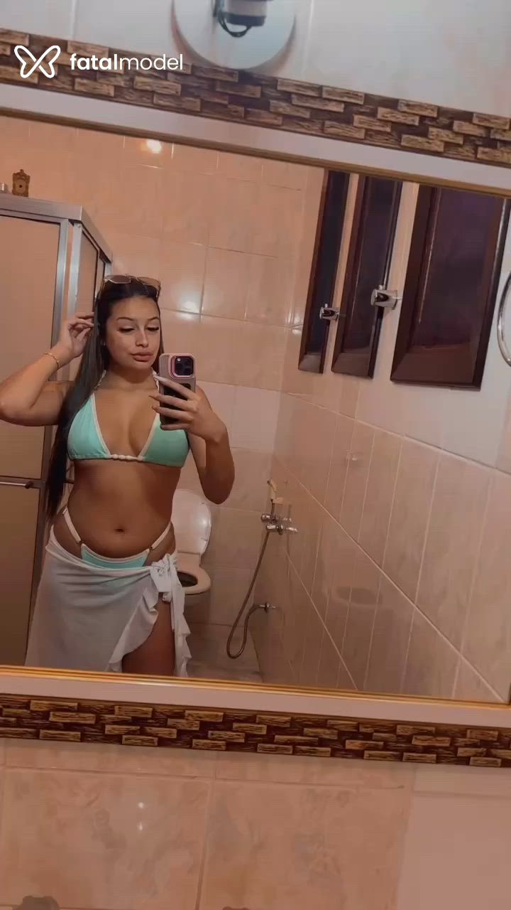 Acompanhante mulher com cabelo castanho de olhos castanhos - Gabizinha Acompanhante mulher com cabelo castanho de olhos castanhos - Gabizinha