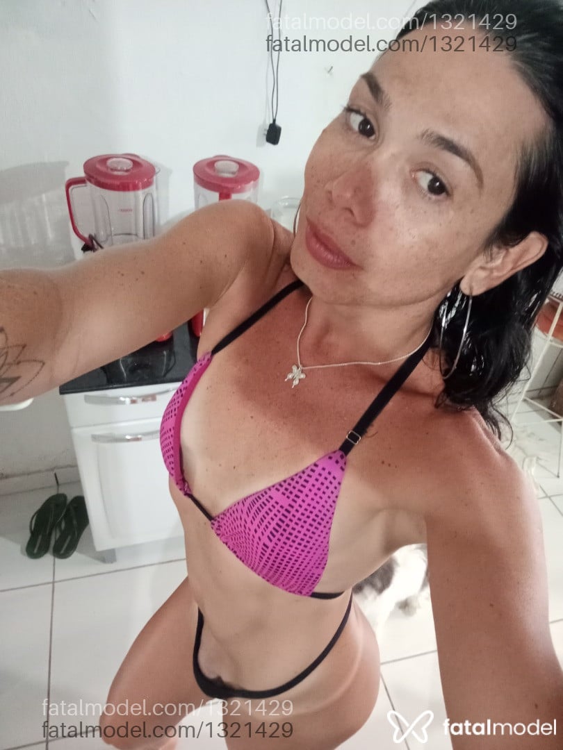 Acompanhante mulher trans morena (o) de olhos pretos - Alexia Cielo