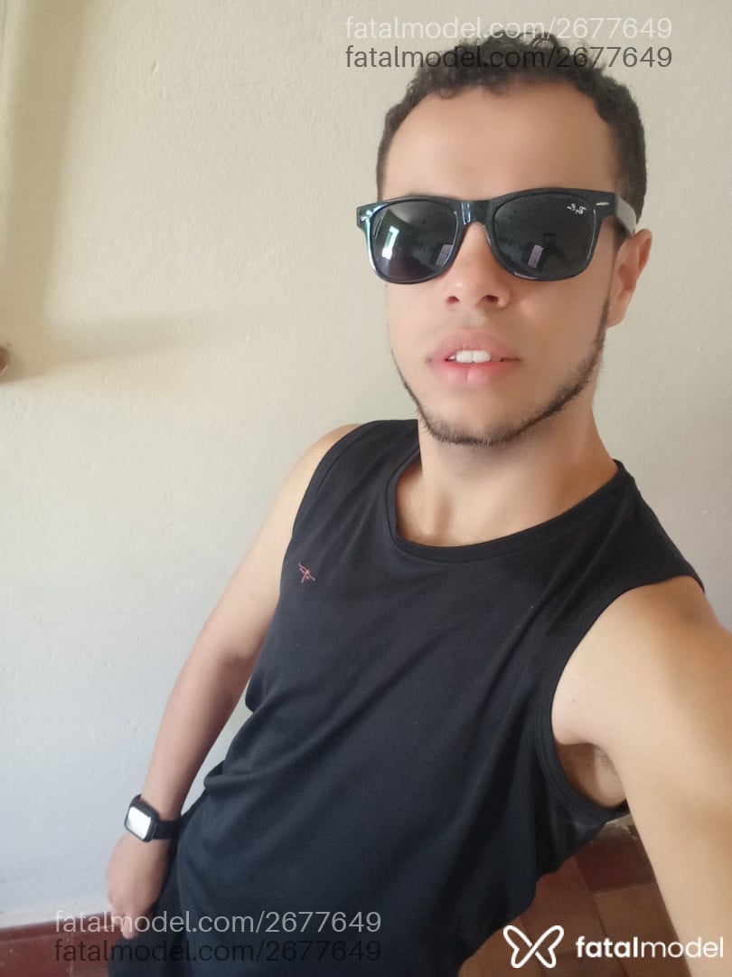 Acompanhante homem com cabelo castanho de olhos verdes - Guilherme