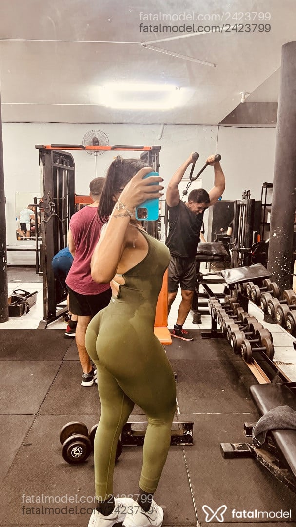 Acompanhante mulher trans morena (o) de olhos castanhos - Thaemyllyneves