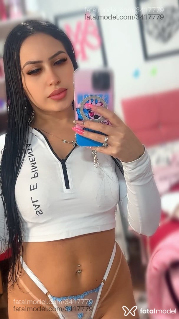 Acompanhante mulher morena (o) de olhos castanhos - Cristal