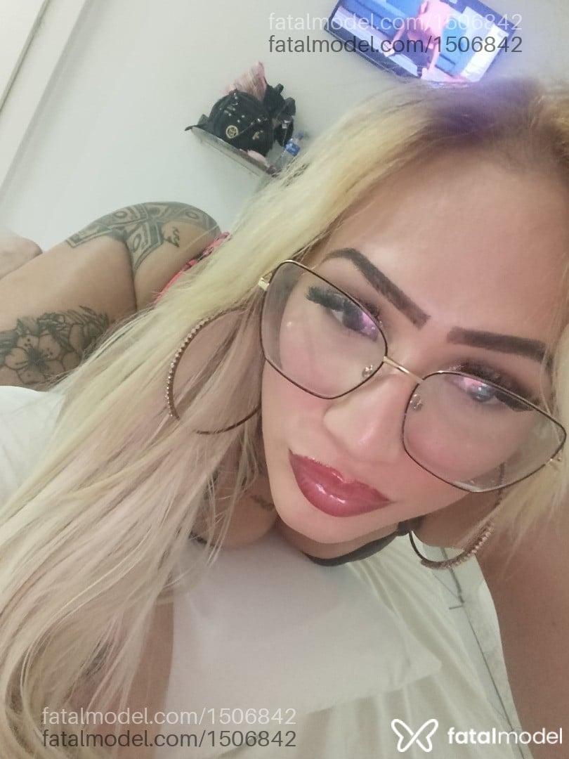 Acompanhante mulher trans loira (o) de olhos castanhos - Stefany werner
