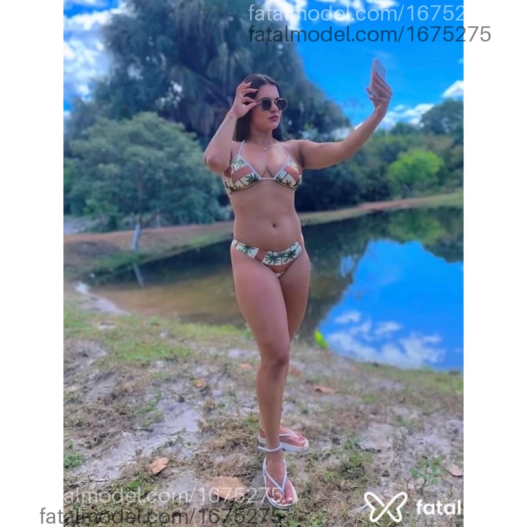 Acompanhante mulher morena (o) de olhos pretos - Tayla