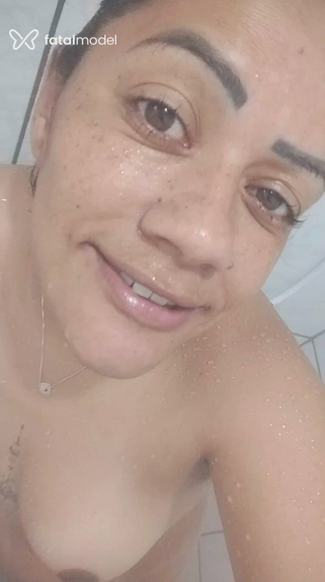 Acompanhante mulher morena (o) de olhos castanhos - Khety
