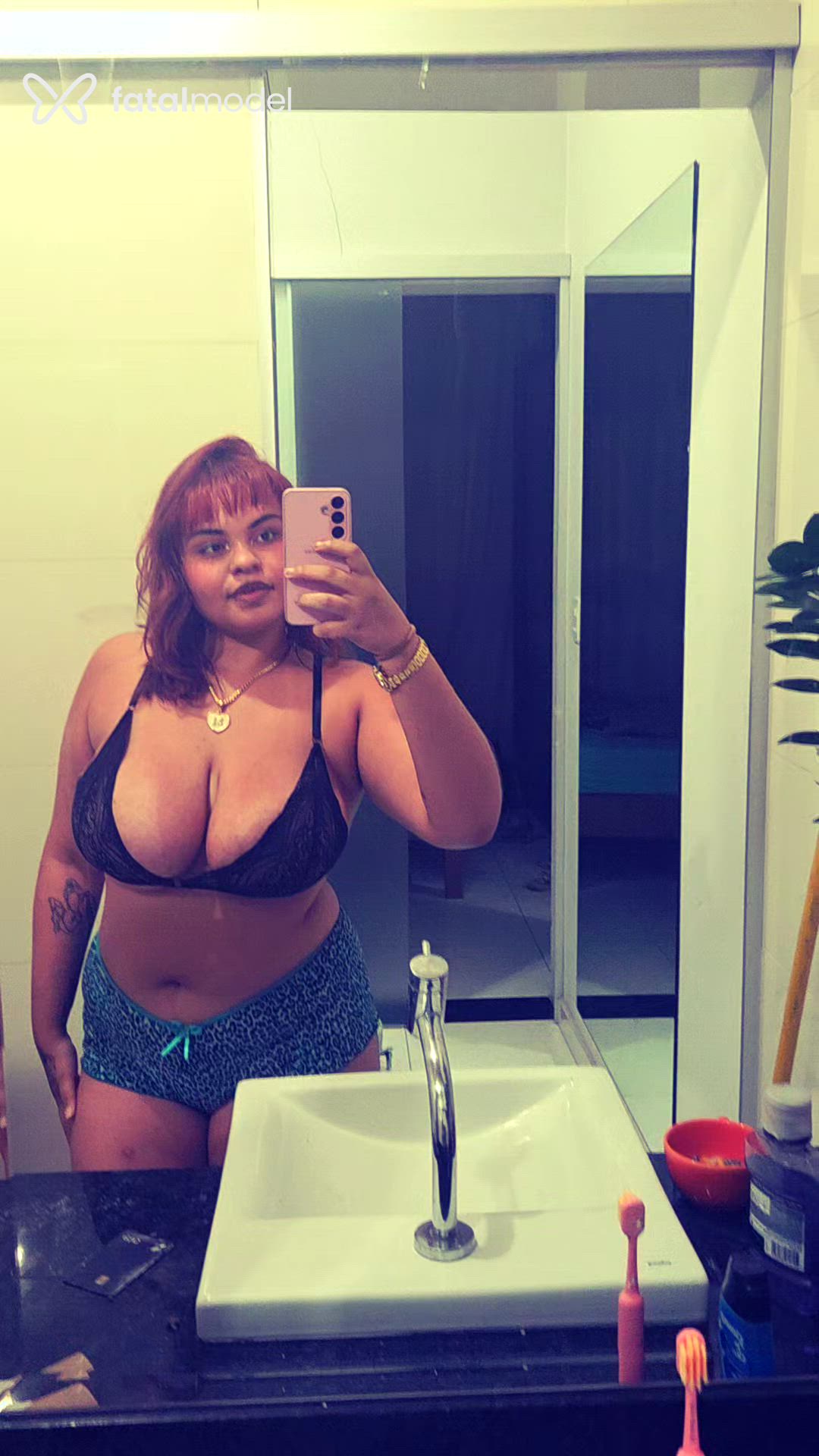 Acompanhante mulher ruiva (o) de olhos mel - Manuela Vitoria Acompanhante mulher ruiva (o) de olhos mel - Manuela Vitoria