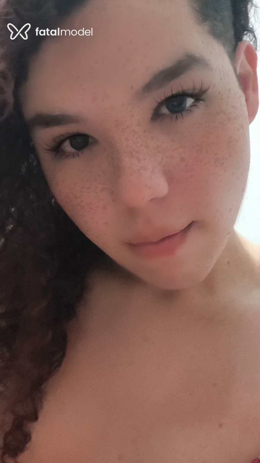 Acompanhante mulher trans ruiva (o) de olhos castanhos - Stella