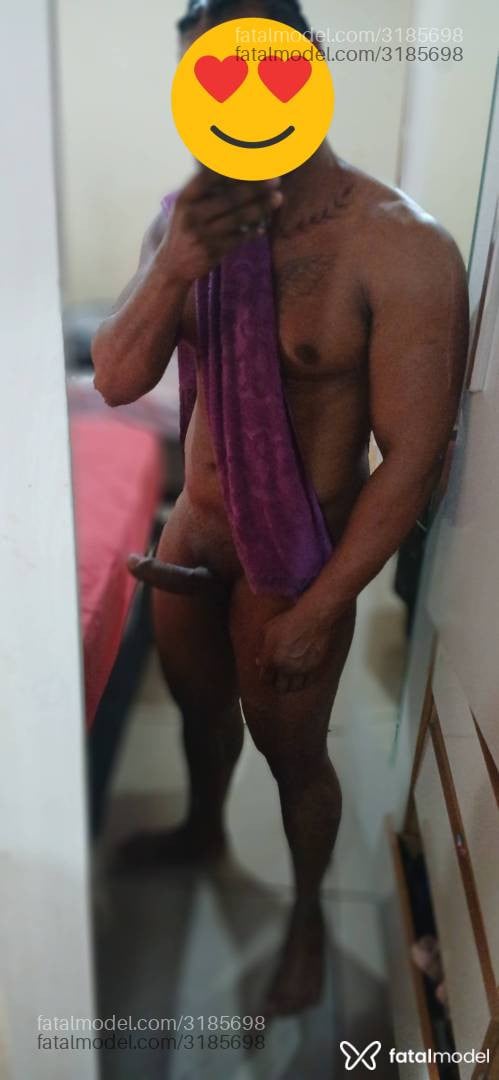 Acompanhante homem com cabelo castanho de olhos pretos - Gabriel