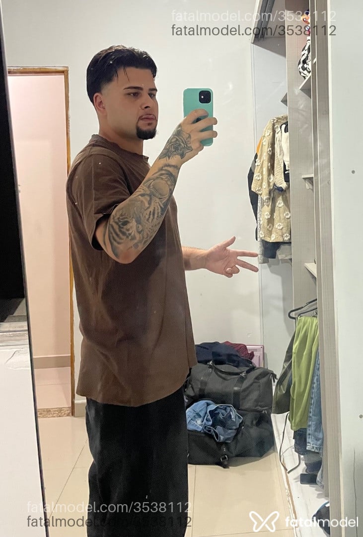 Acompanhante homem com cabelo castanho de olhos castanhos - Gabriel