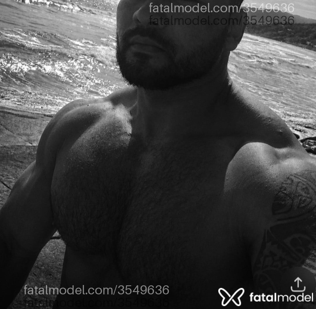 Acompanhante homem com cabelo castanho de olhos pretos - Samuka