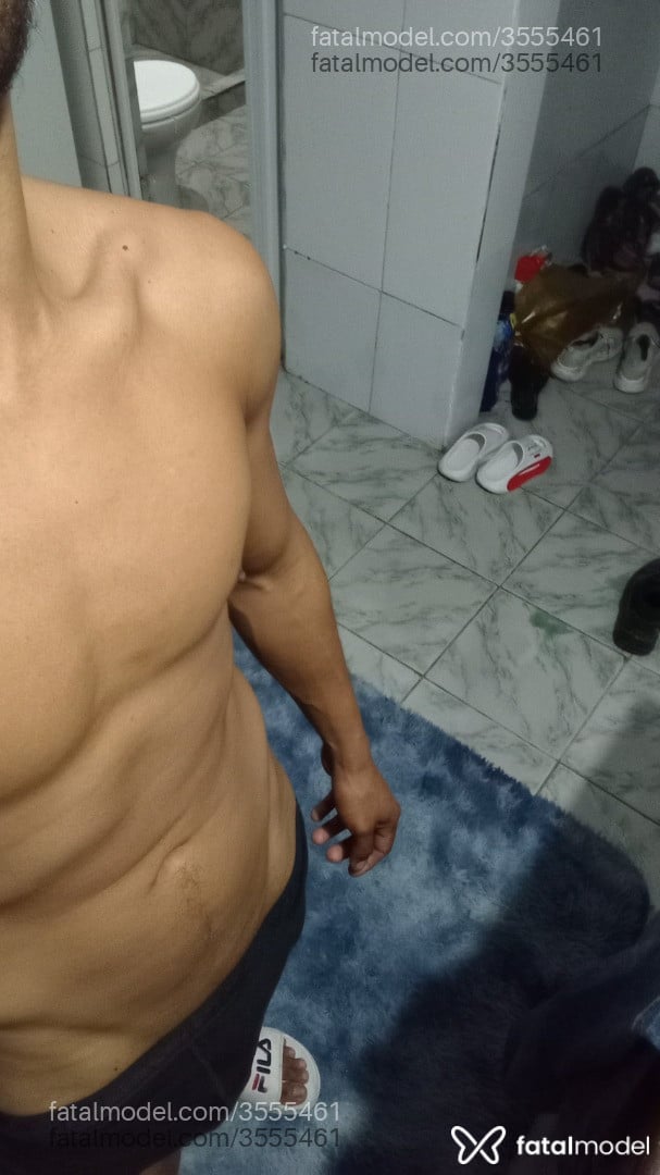 Acompanhante homem com cabelo castanho de olhos castanhos - Maresia