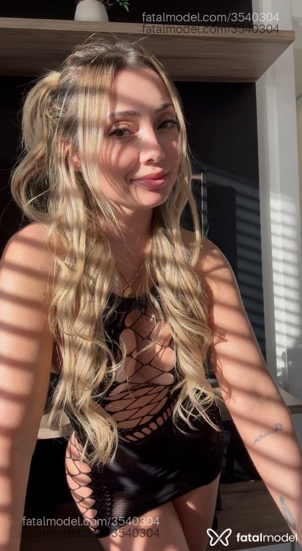 Acompanhante mulher loira (o) de olhos castanhos - Alice Paixao