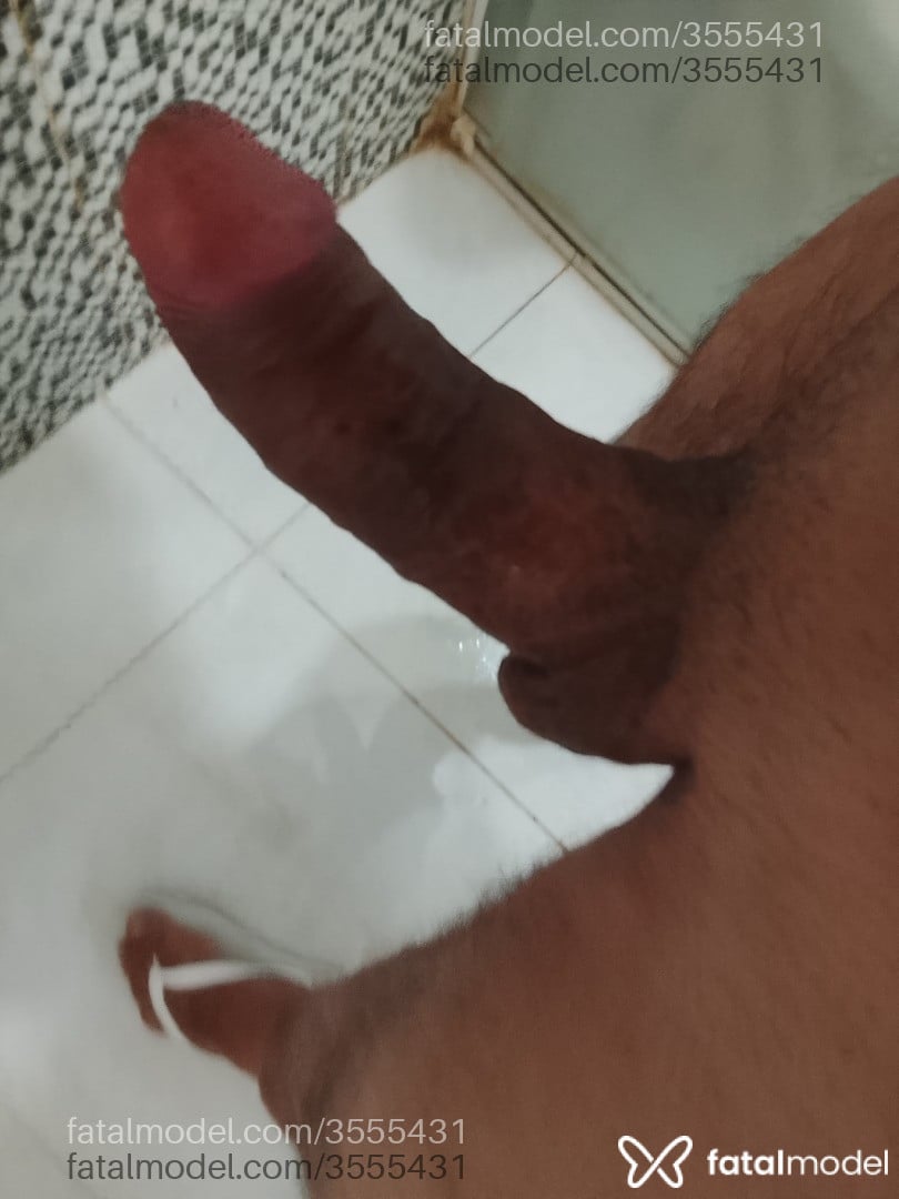 Acompanhante homem com cabelo castanho de olhos castanhos - Yuri César