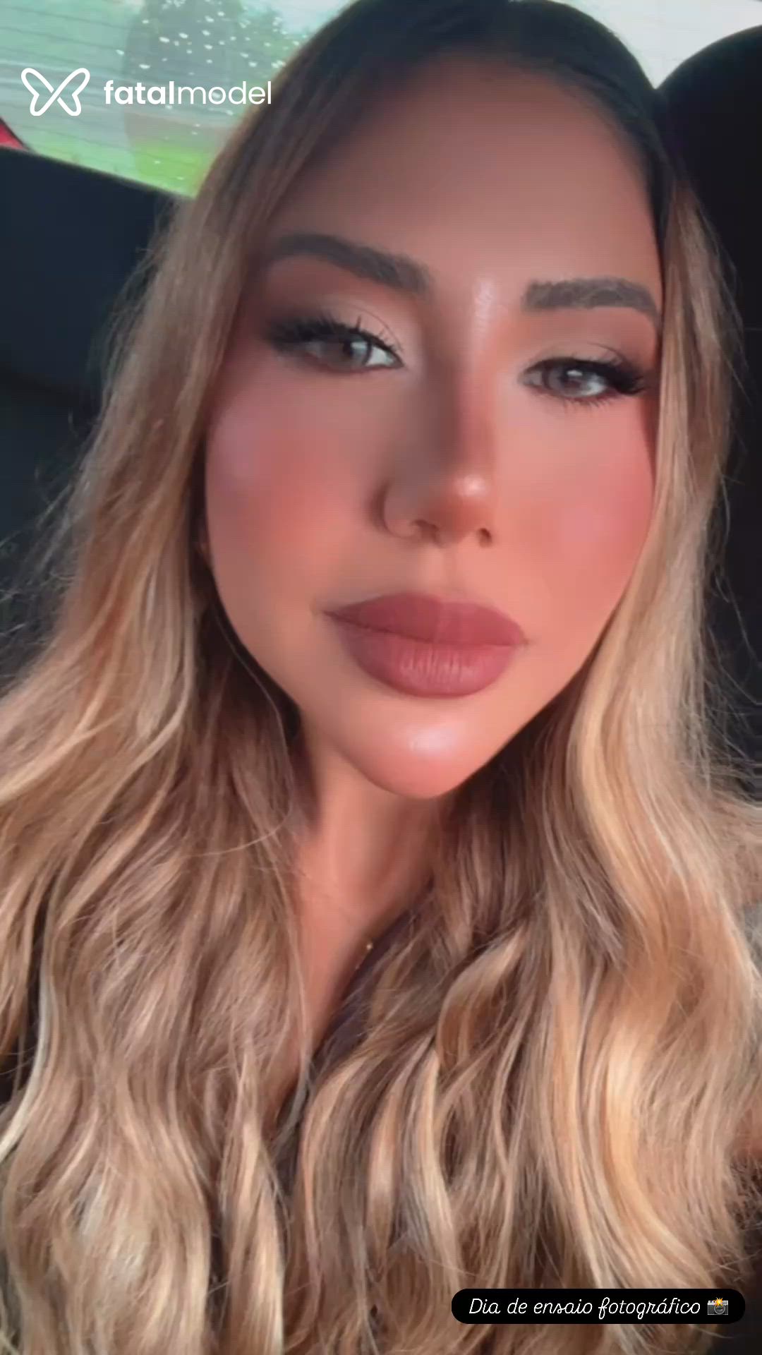Acompanhante mulher loira (o) de olhos mel - Bela