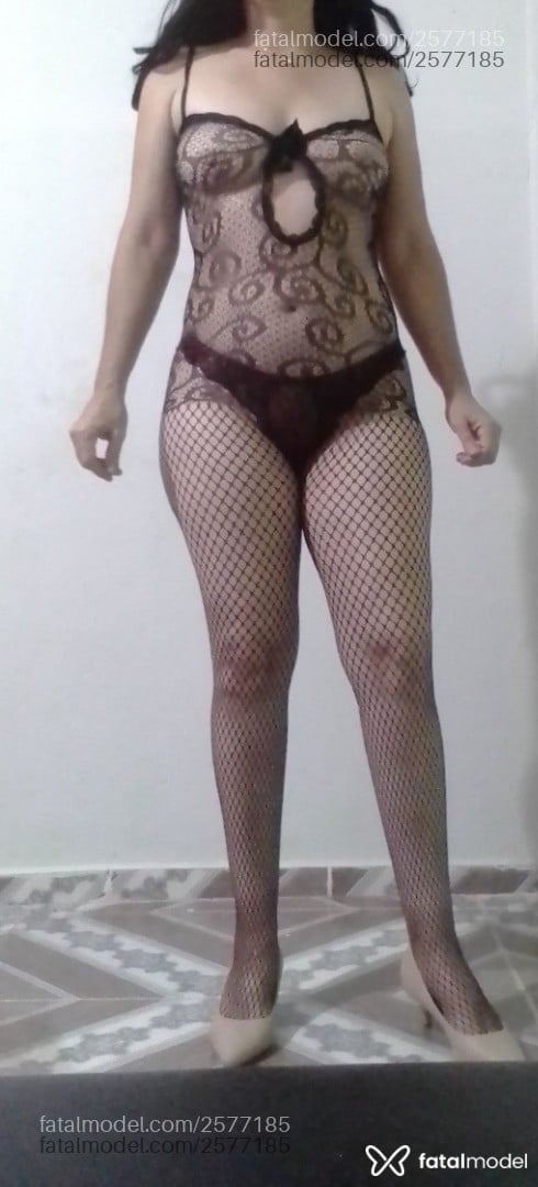 Acompanhante mulher com cabelo castanho de olhos castanhos - Lívia Rosê