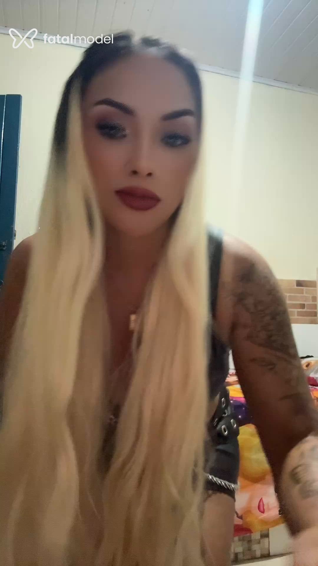 Acompanhante mulher com cabelo castanho de olhos castanhos - Morenams Acompanhante mulher com cabelo castanho de olhos castanhos - Morenams
