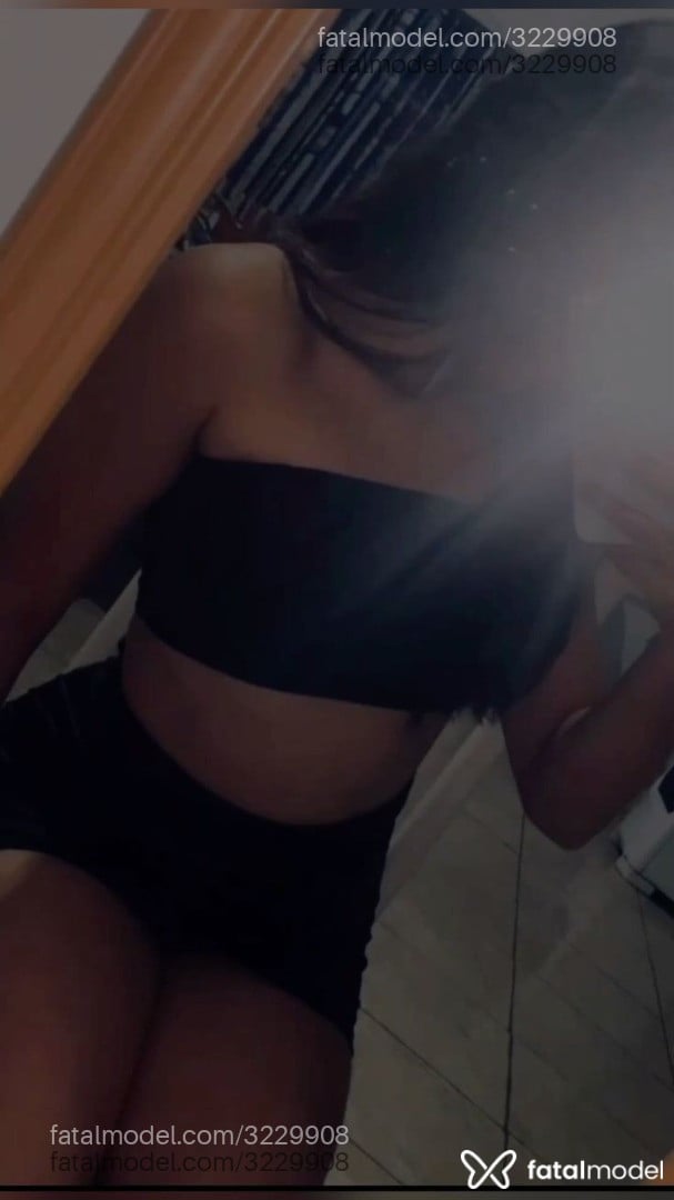 Acompanhante mulher morena (o) de olhos castanhos - Laura