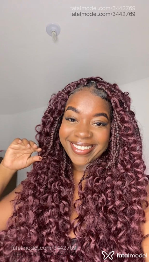 Acompanhante mulher com cabelo castanho de olhos pretos - Moana