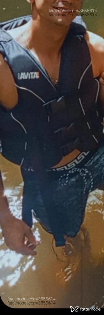 Acompanhante homem com cabelo castanho de olhos pretos - Henrry