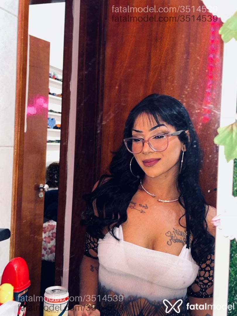 Acompanhante mulher morena (o) de olhos pretos - Jade Lincon Acompanhante mulher morena (o) de olhos pretos - Jade Lincon